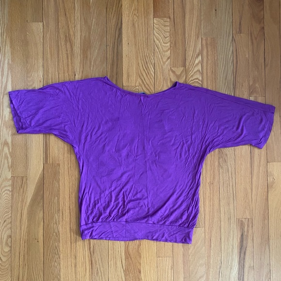 Batwing Graphic Top - Picture 4 of 4